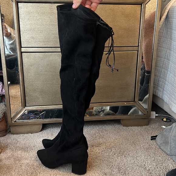 High-knee suede black boots. Zipper on side and tie on the knee. Size 6.5 - Picture 2 of 8
